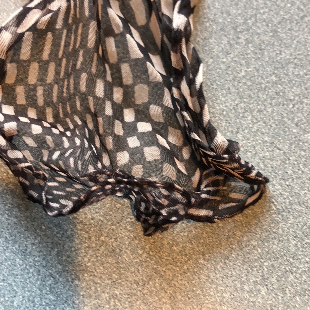 Checkered Pattern Scarf - Picture 5 of 6
